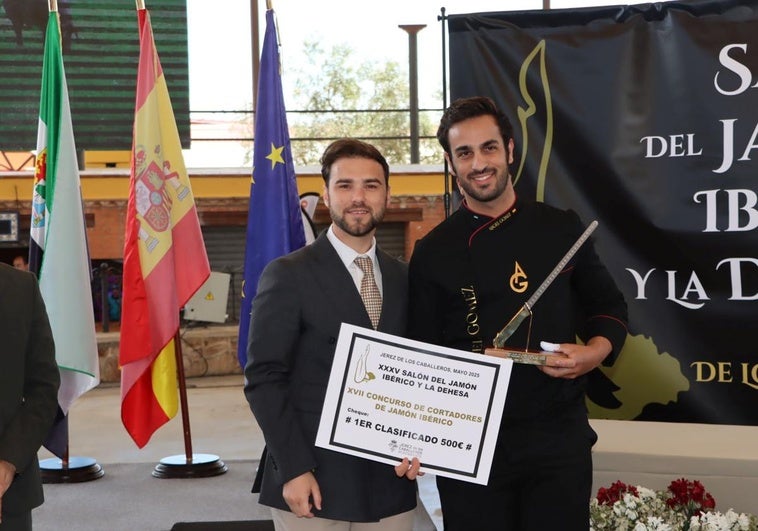 Ángel Gómez Casas gana el Concurso Nacional de Cortadores de Jamón en Jerez de los Caballeros